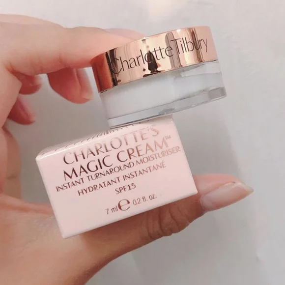 Charlotte Tilbury • Magic Cream Moisturizer - Picture 2 of 7